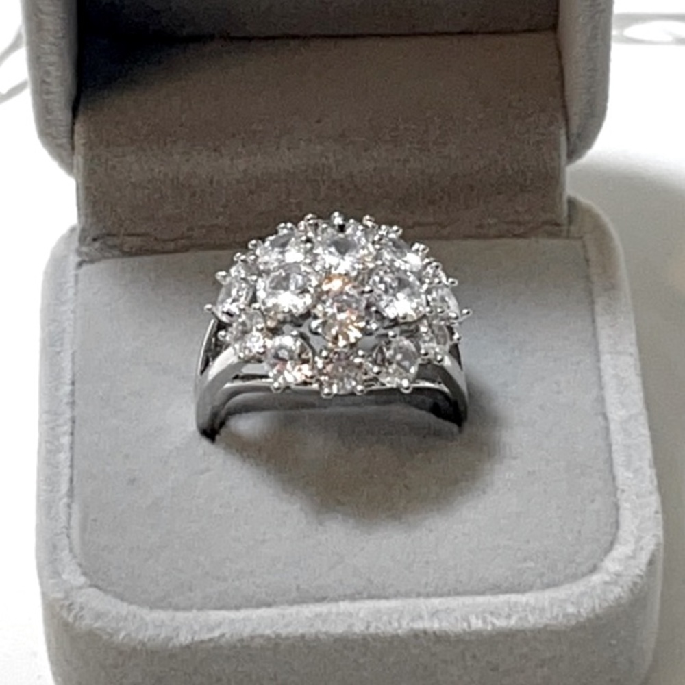 Silver cluster ring - Picture 1 of 3
